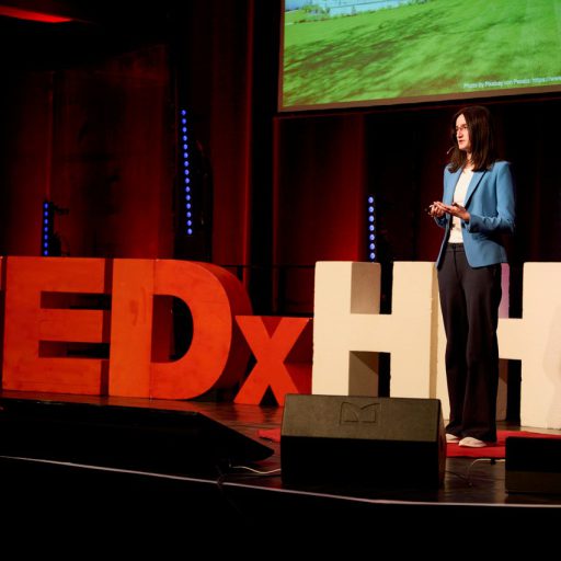 TedxHHL4 Katrin als Speakerin beim TedxTalk bei TEDxHHL "Let's open the black box of water consumption"